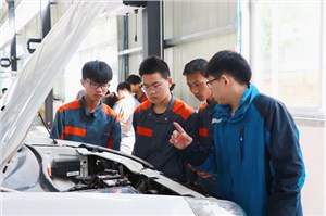 新能源汽车运用与维修