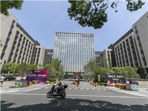 外高桥自贸区 远洋财富中心 80平精装小面积写字楼 企业注册