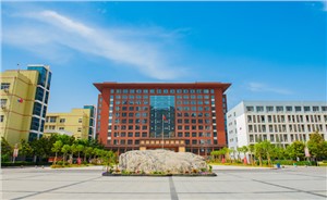 学校大门