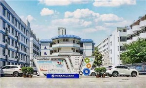 学校大门