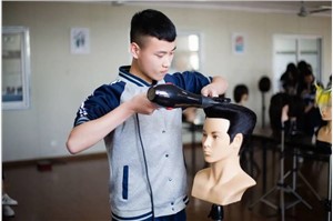 阜阳工业经济学校美发与形象设计专业介绍