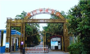 学校大门