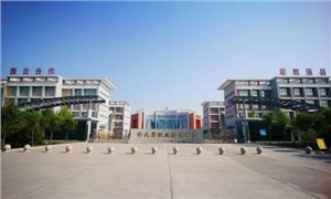 学校大门
