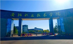 学校大门