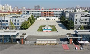 学校大门