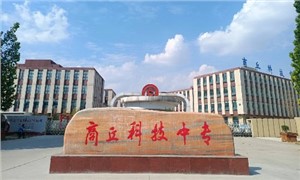 学校大门