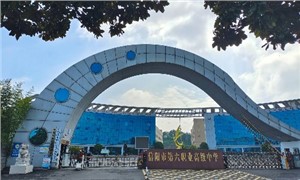 学校大门