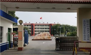 学校大门