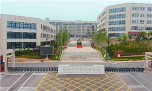 学校大门