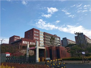 学校大门