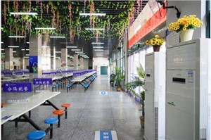 学校食堂