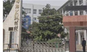 学校大门