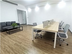 星月总部湾-精装125平2隔断+6工位